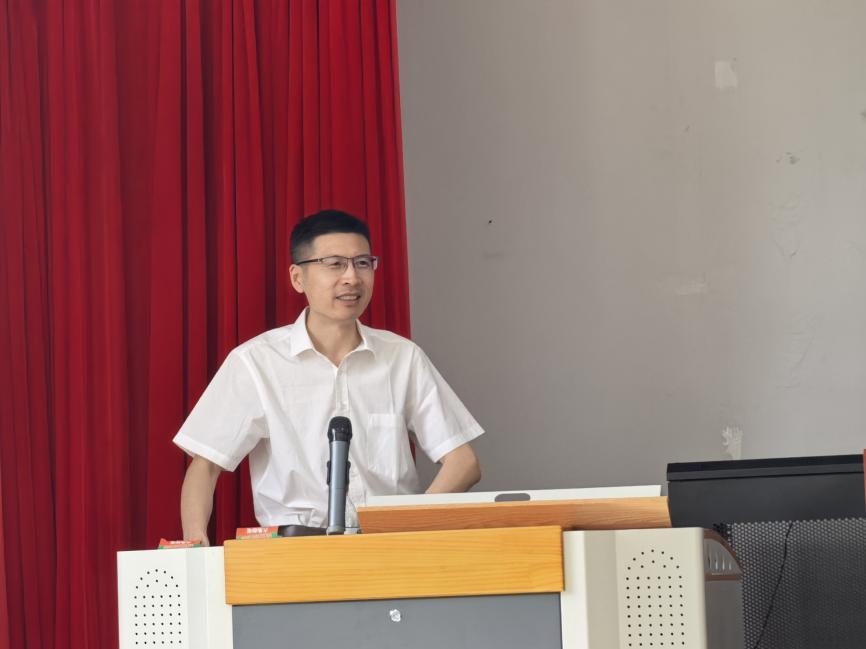 以“《艰难时世》中的反功利主义主题再