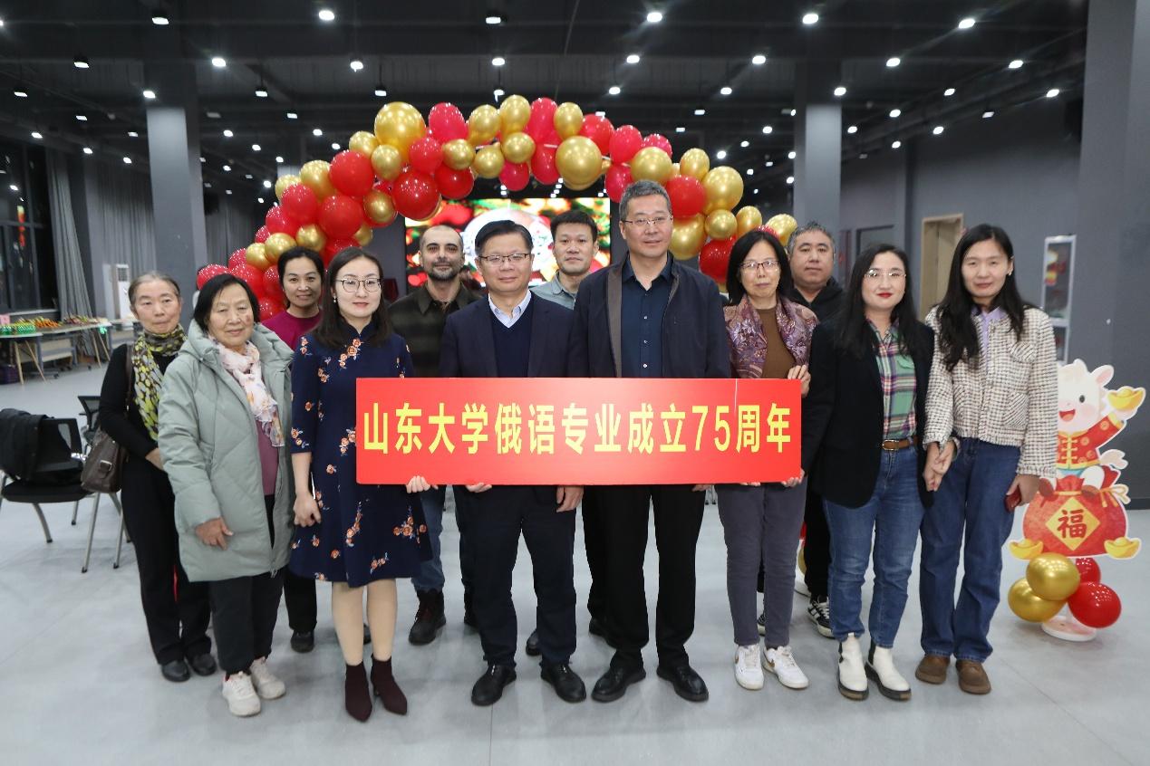 海内外校友及全体在校师生齐聚一堂