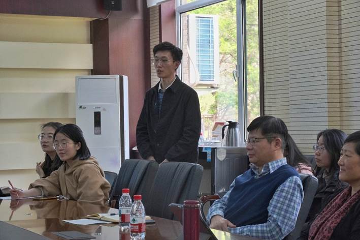 理论语用学研究的基本路径”的学术报告