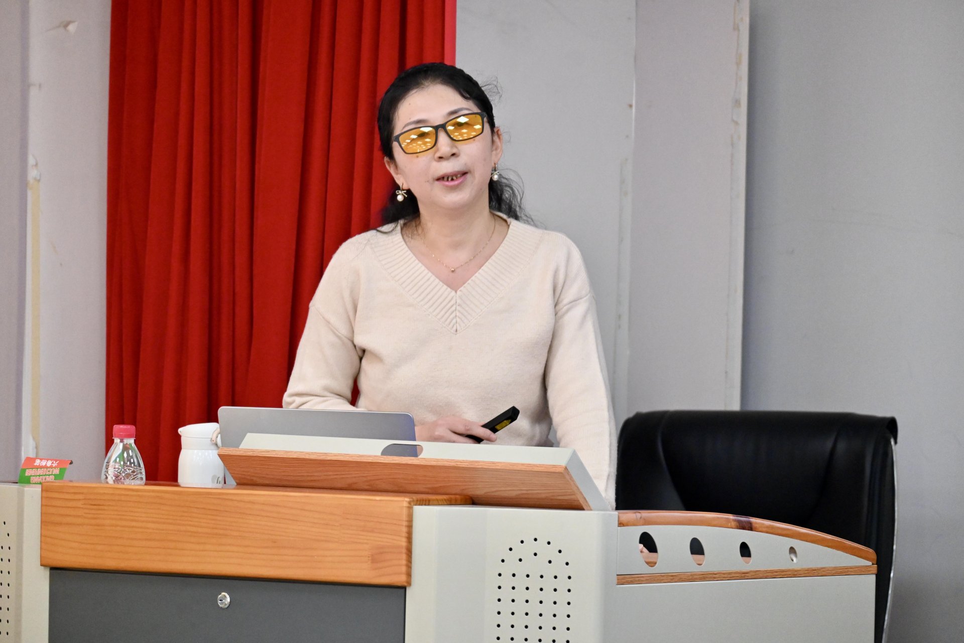 为全院师生作题为“中国英语360体育